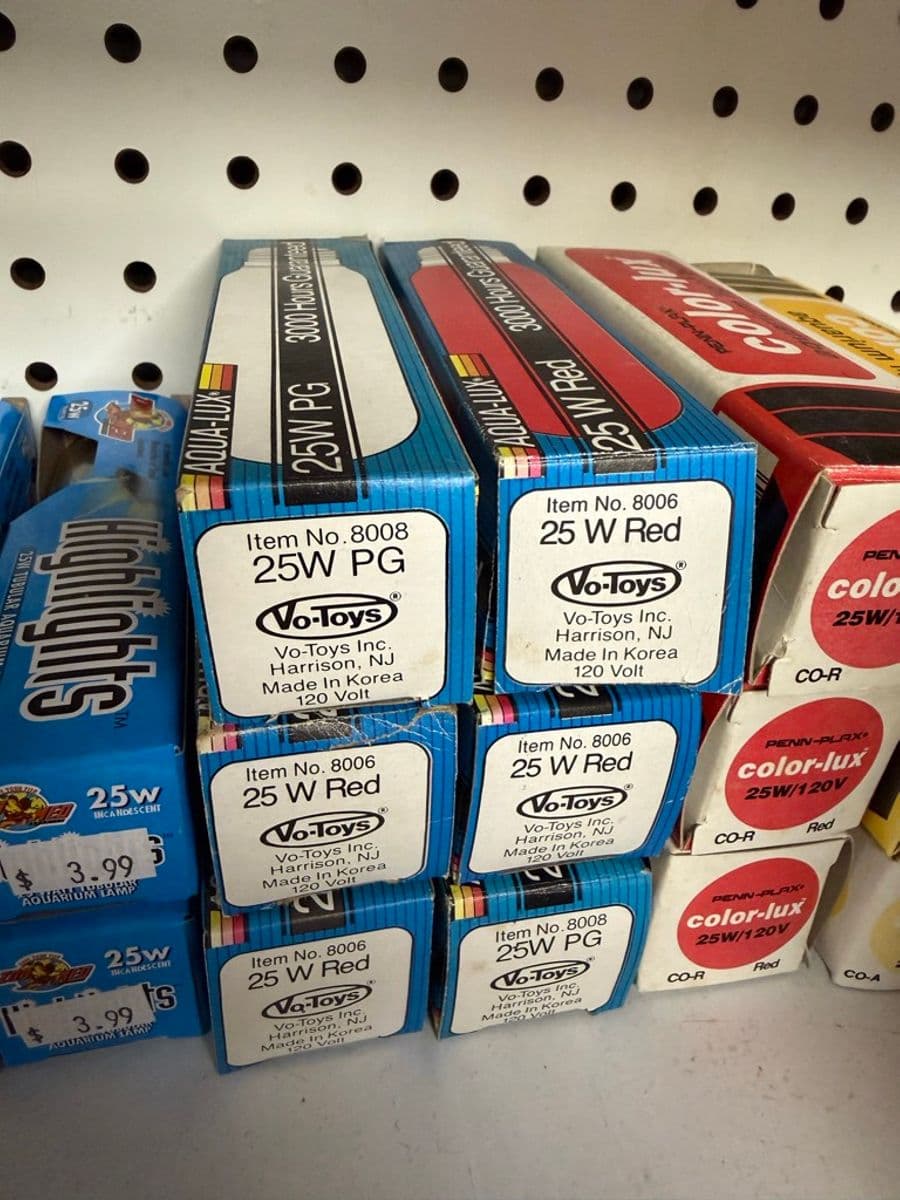 Vo-Toys Aqua-Lux 25W aquarium bulbs (PG & Red, Item #8008/#8006) and Penn-Plax Color-Lux 25W/120V Red bulbs at Sea Cave Inc.